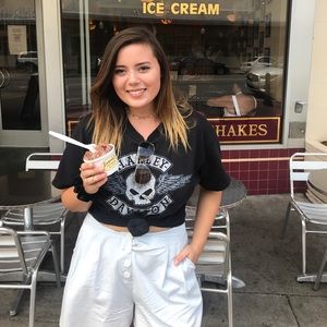 Meet your Posher, Cassandra